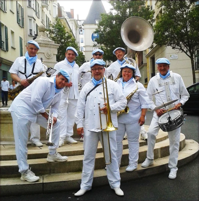 Animation musicale festive Banda Iguzkïa, les Peñas du Sud Ouest